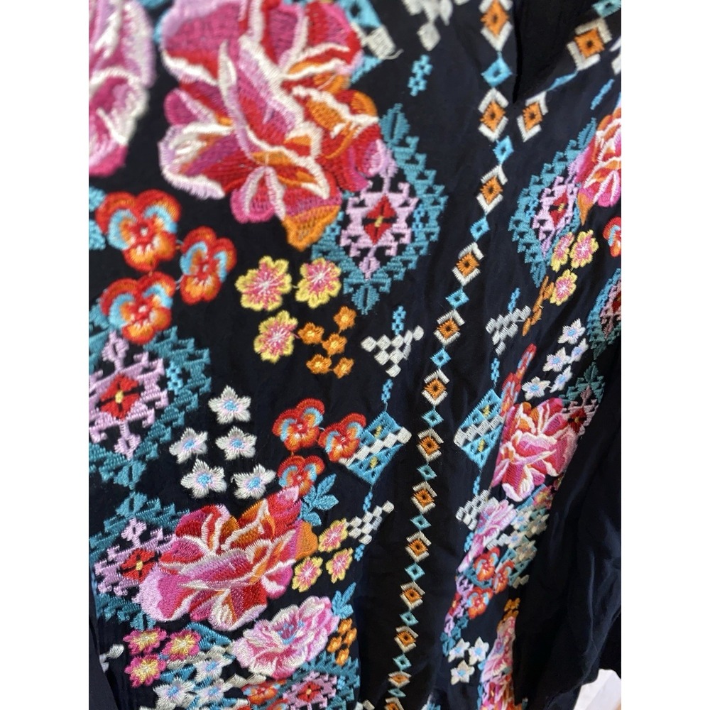 Savannah Jane Black Colorful Flower Embroidered Pattern Blouse Size 2X - Picture 2 of 3